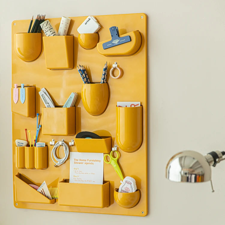 WALL-MOUNTED ORGANIZER