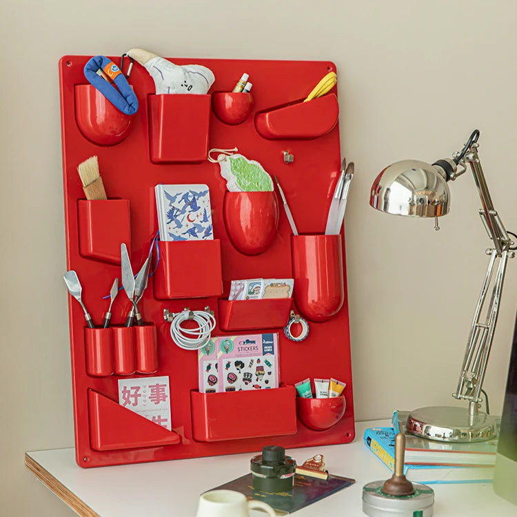WALL-MOUNTED ORGANIZER