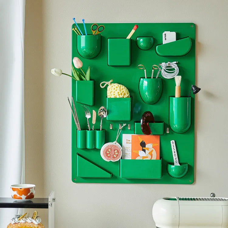 WALL-MOUNTED ORGANIZER