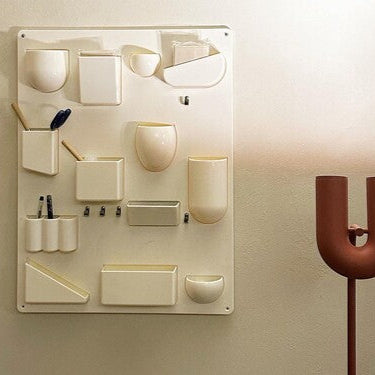 WALL-MOUNTED ORGANIZER