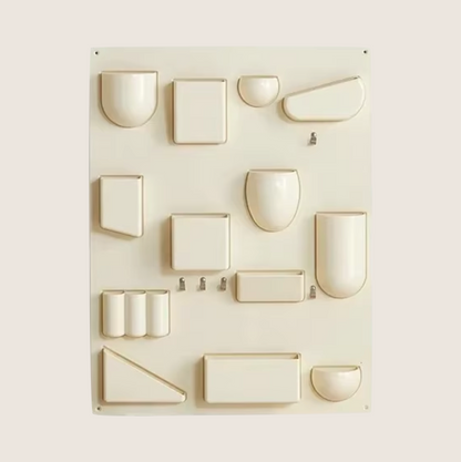 WALL-MOUNTED ORGANIZER