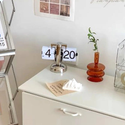 FLIPPING DESK CLOCKS