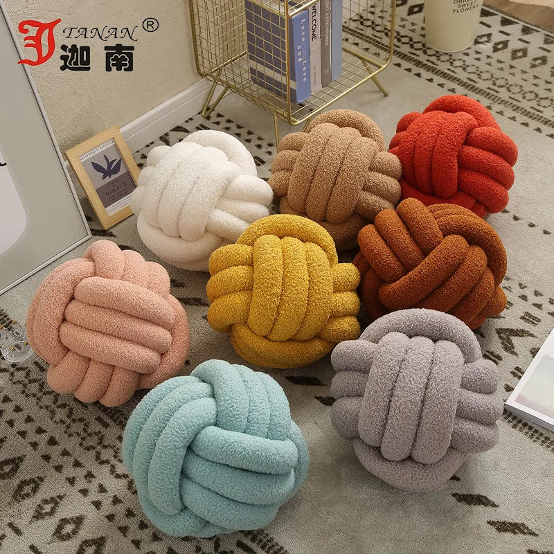 KNOT BALL CUSHION